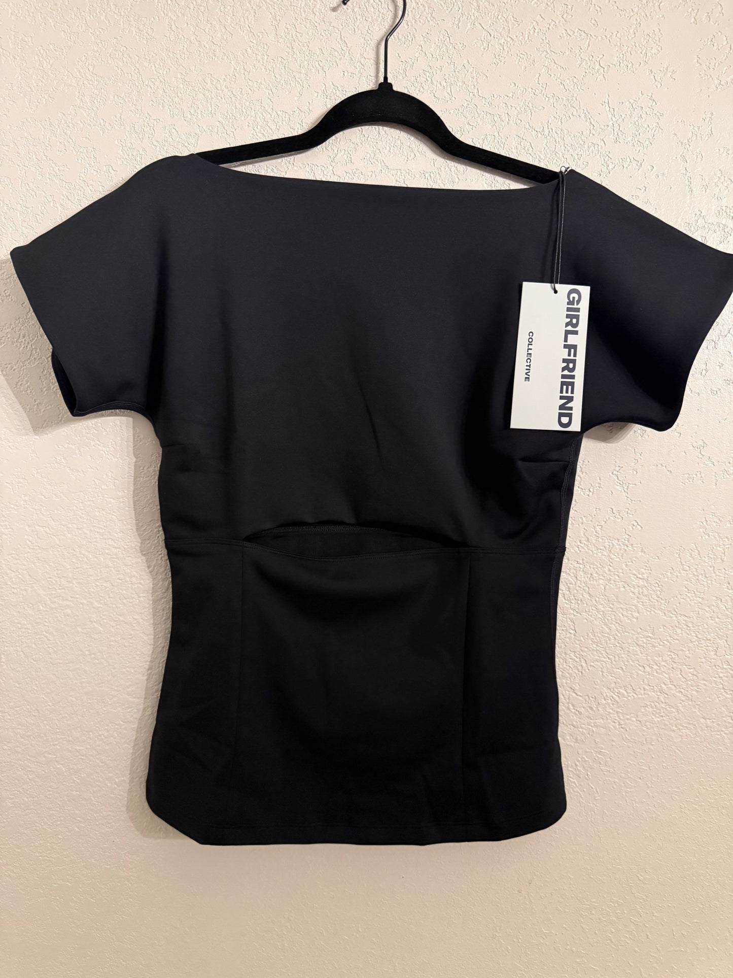 Girlfriend Collective Black Contour Keyhole Performance Top NWT Size Large
